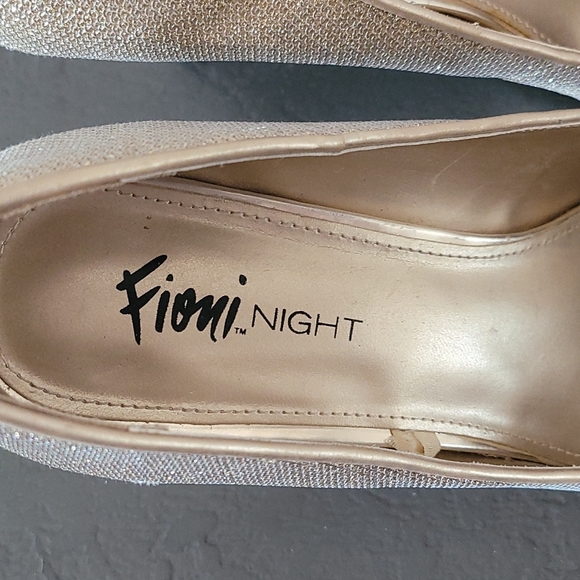 Fioni Night size 11 color gold - Picture 3 of 4